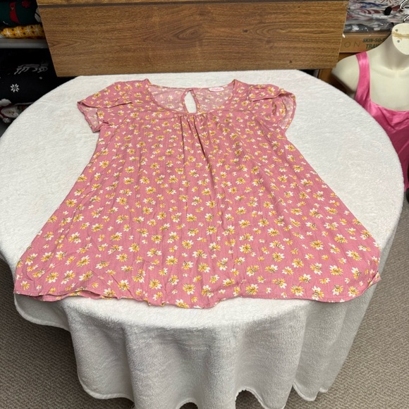 Pulse size small pleated babydoll style Floral Pink Women's Top - Picture 2 of 8